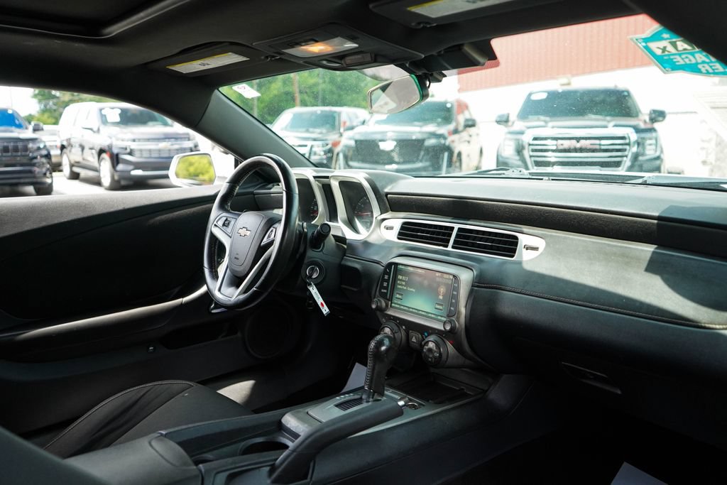 Used 2015 Chevrolet Camaro LT RWD image 9
