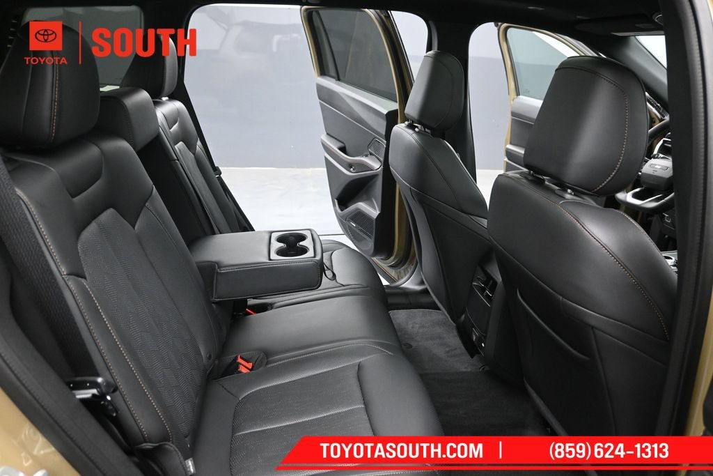 Used 2026 Jeep Cherokee Overland AWD/4WD image 37