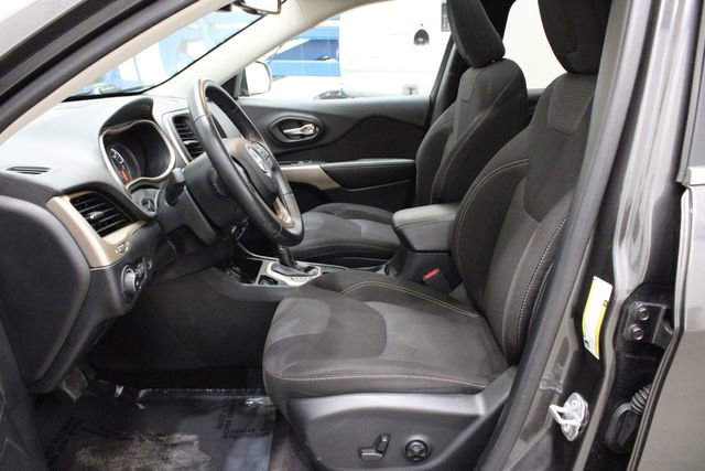 Used 2017 Jeep Cherokee Latitude w/ Comfort/Convenience Group image 11