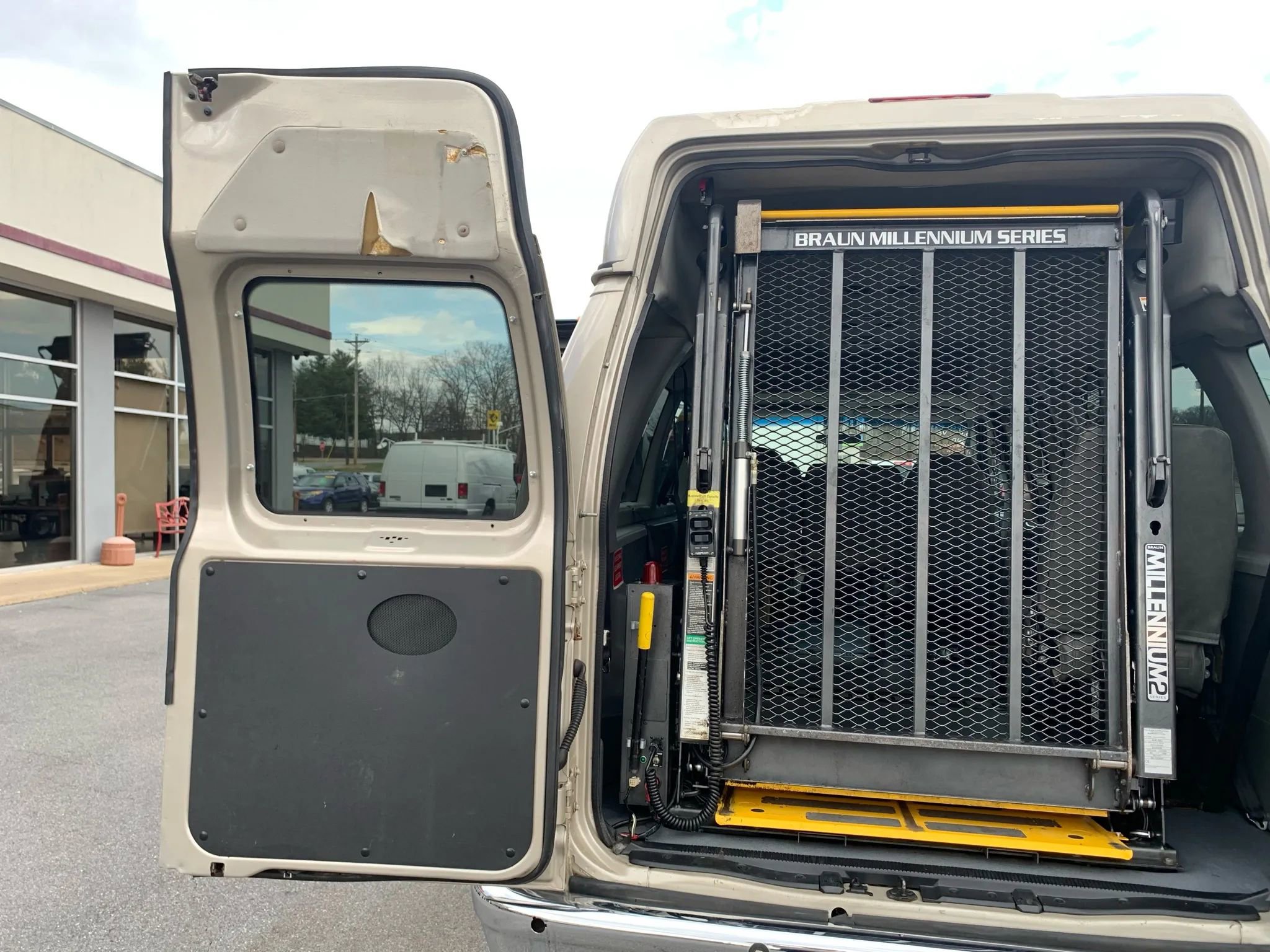 Used 2007 Ford E-350 and Econoline 350 XL image 33