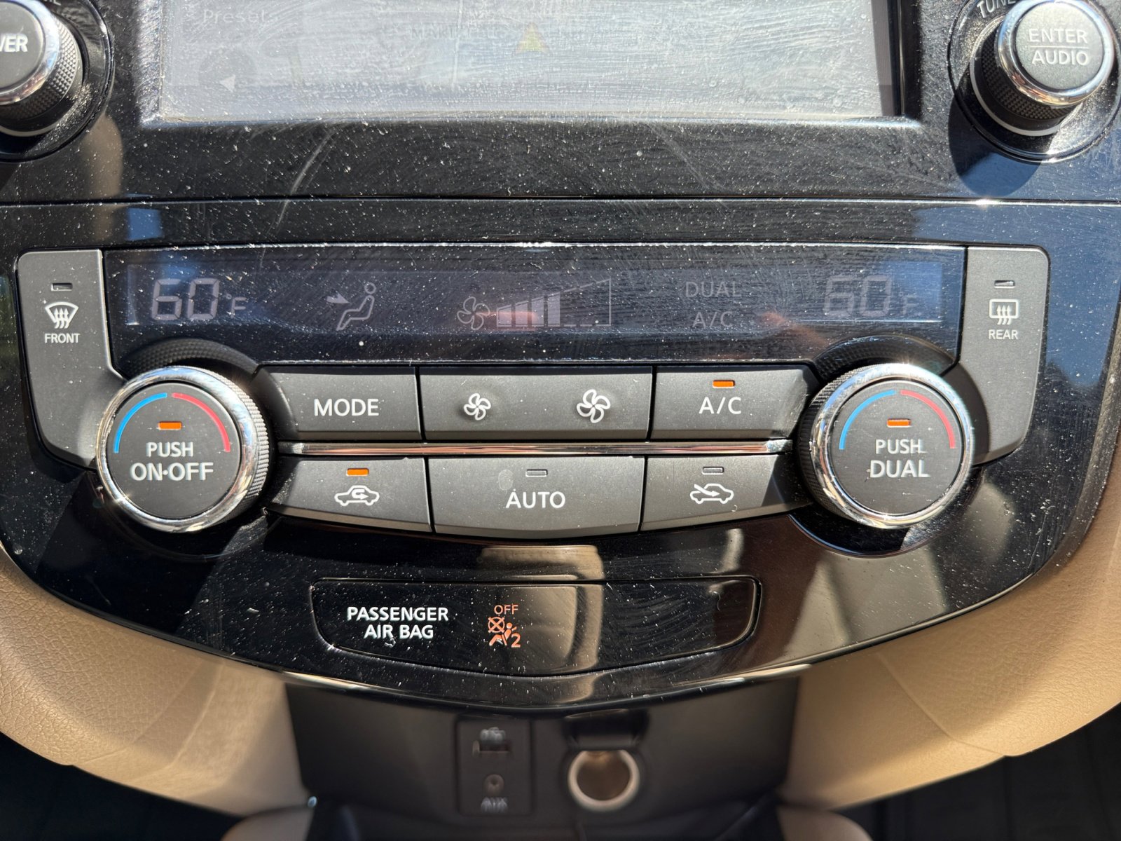 Used 2015 Nissan Rogue SL image 19