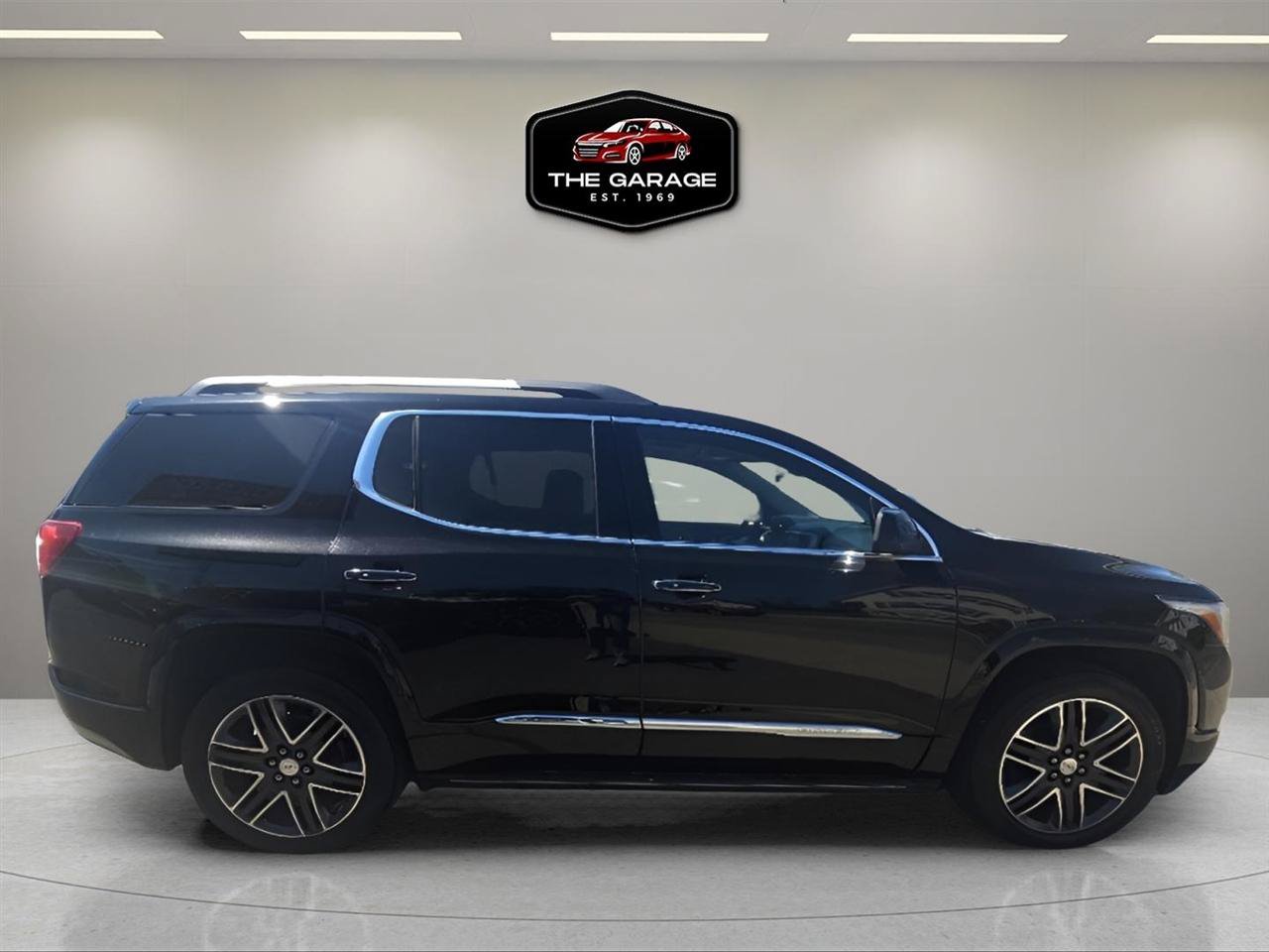Used 2017 GMC Acadia Denali w/ Technology Package AWD/4WD image 7