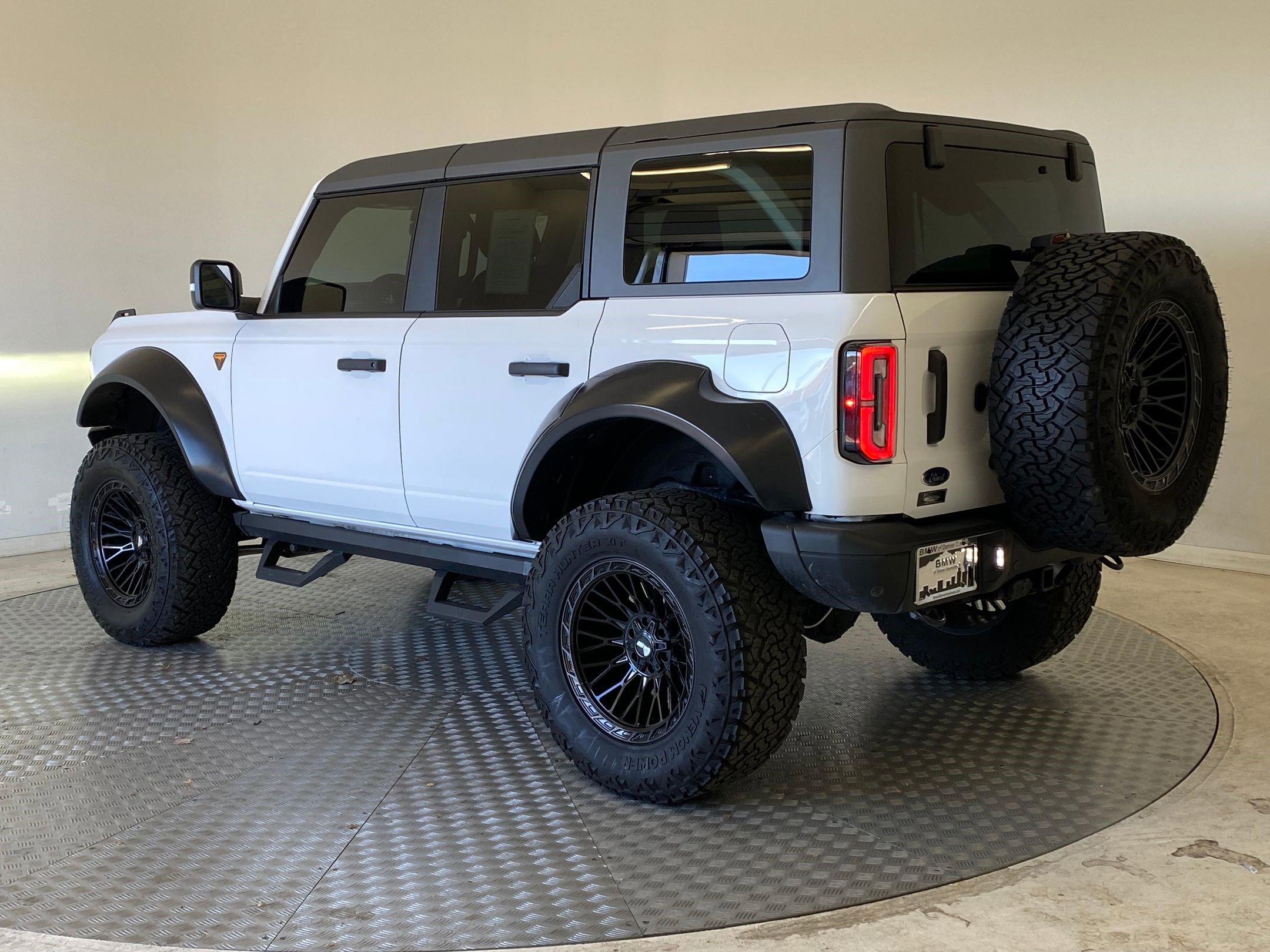 Used 2024 Ford Bronco Badlands image 3