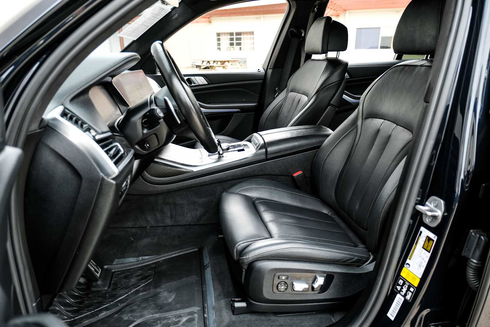 Used 2022 BMW X7 xDrive40i w/ M Sport Package image 38