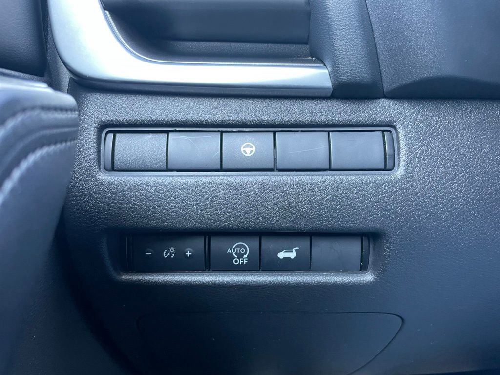 Used 2024 Nissan Rogue SV FWD image 45