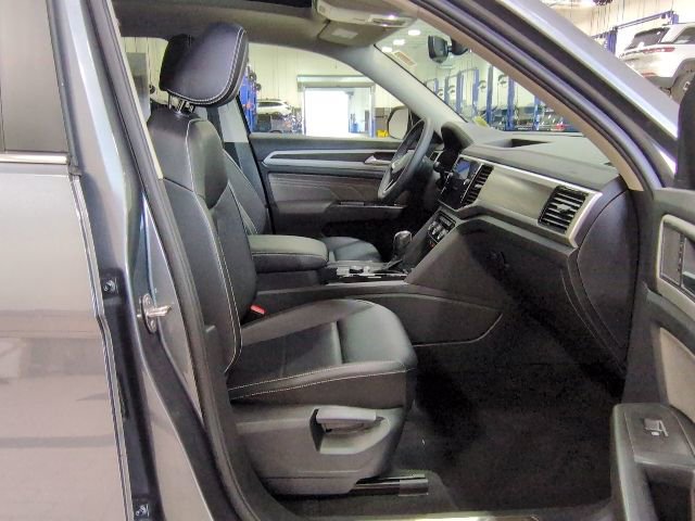 Used 2023 Volkswagen Atlas SE image 15