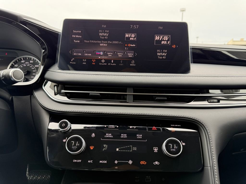 Certified 2025 INFINITI QX60 Pure image 4