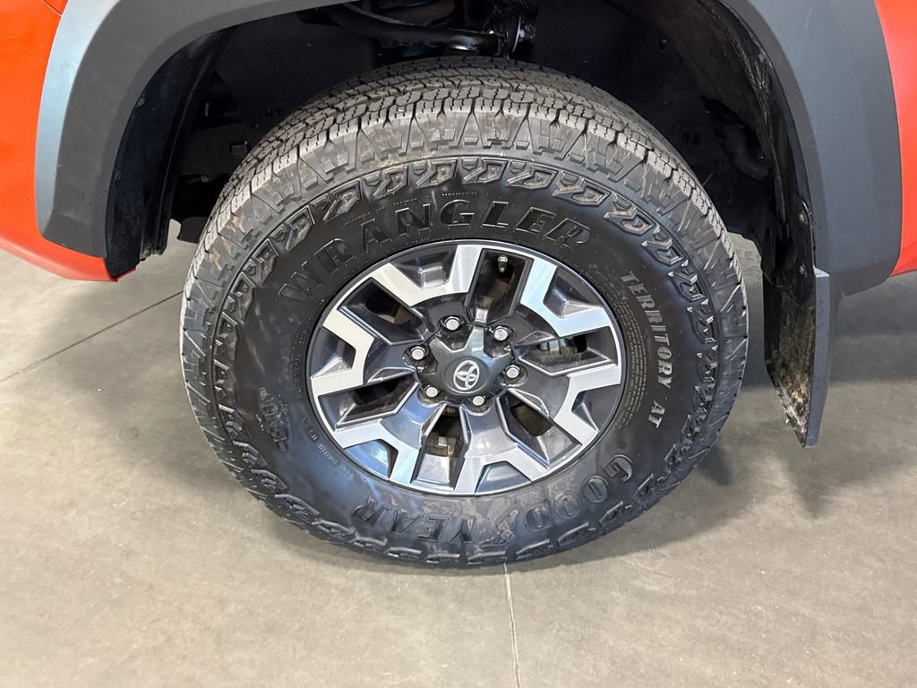 Used 2018 Toyota Tacoma TRD Off-Road w/ Technology Package AWD/4WD image 4