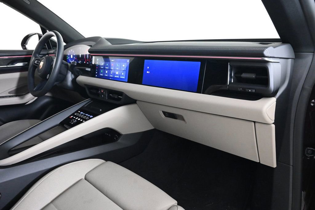 Certified 2025 Porsche Macan Electric image 18