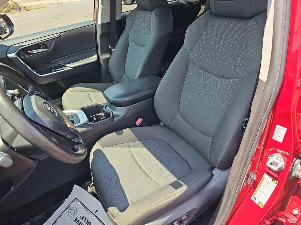 Used 2023 Toyota RAV4 XLE AWD/4WD image 18