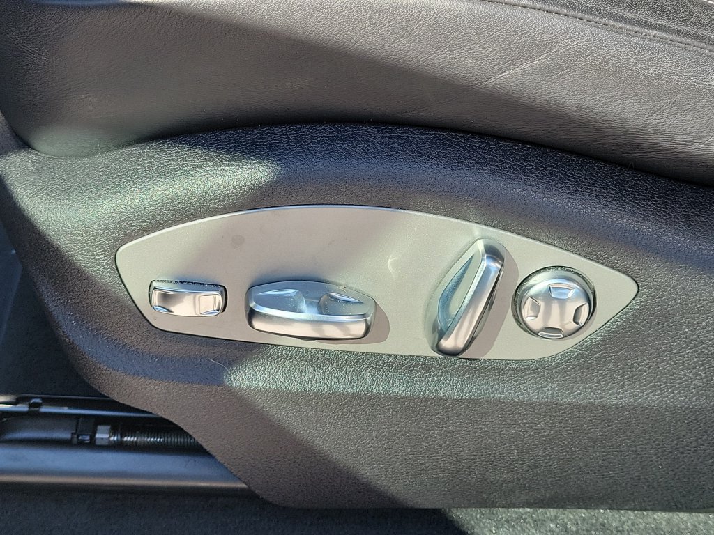Certified 2024 Porsche Macan AWD/4WD image 29