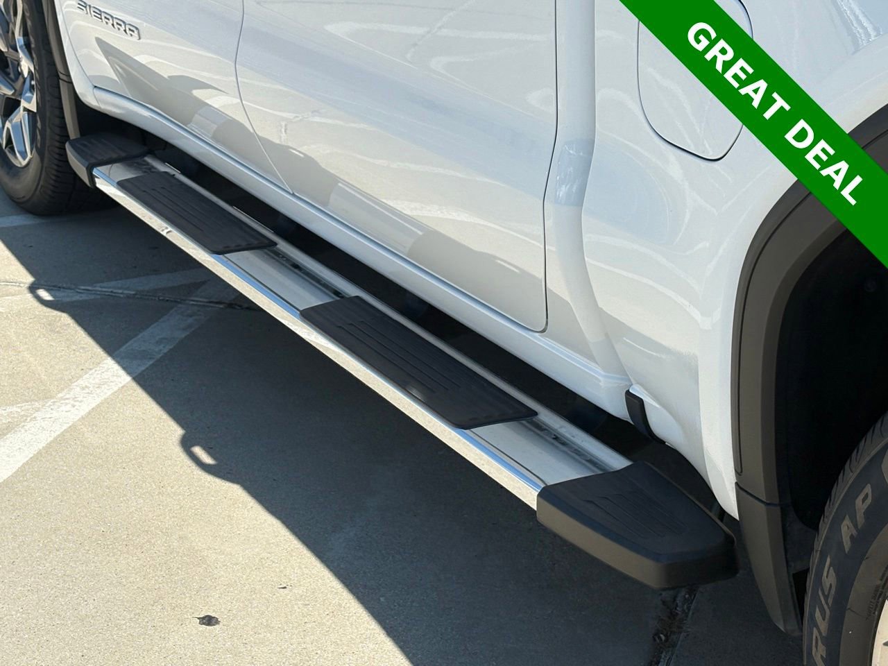Used 2024 GMC Sierra 1500 SLT w/ SLT Premium Plus Package AWD/4WD image 10