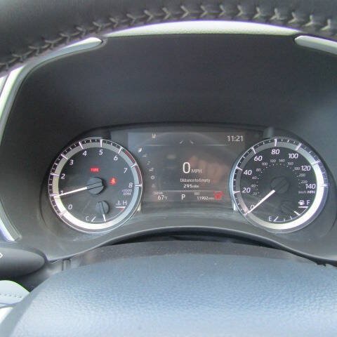 Used 2025 Toyota Highlander XLE AWD/4WD image 12