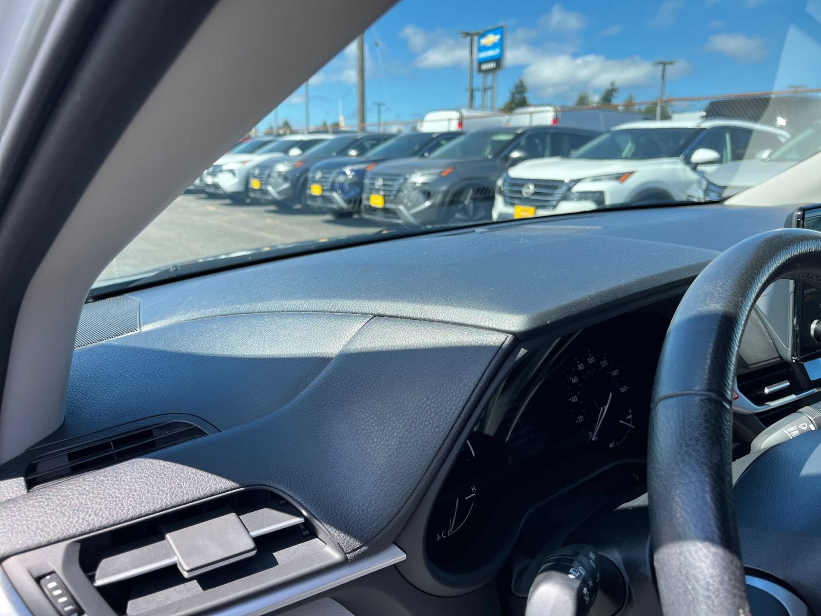 Used 2023 Toyota Sienna XLE FWD image 32