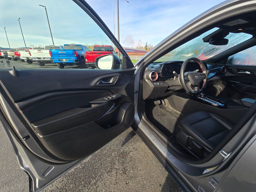 Certified 2025 Chevrolet Trax RS w/ Driver Confidence Package FWD image 15