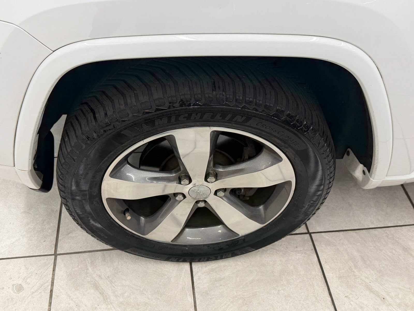 Used 2015 Jeep Grand Cherokee Overland AWD/4WD image 36