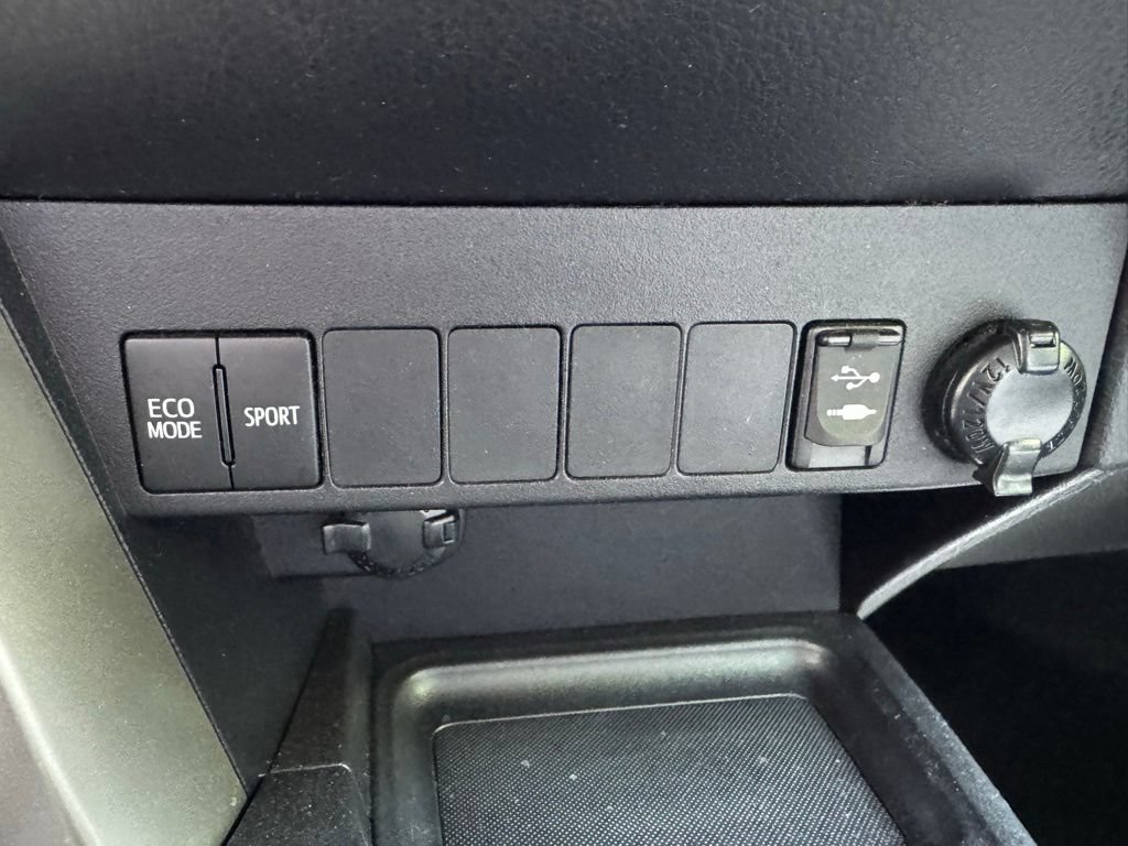 Used 2014 Toyota RAV4 LE AWD/4WD image 15