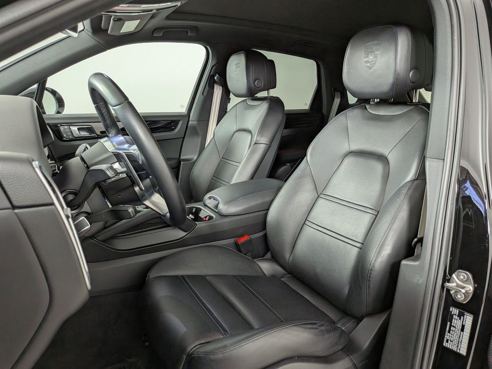 Certified 2023 Porsche Cayenne Platinum Edition AWD/4WD image 5