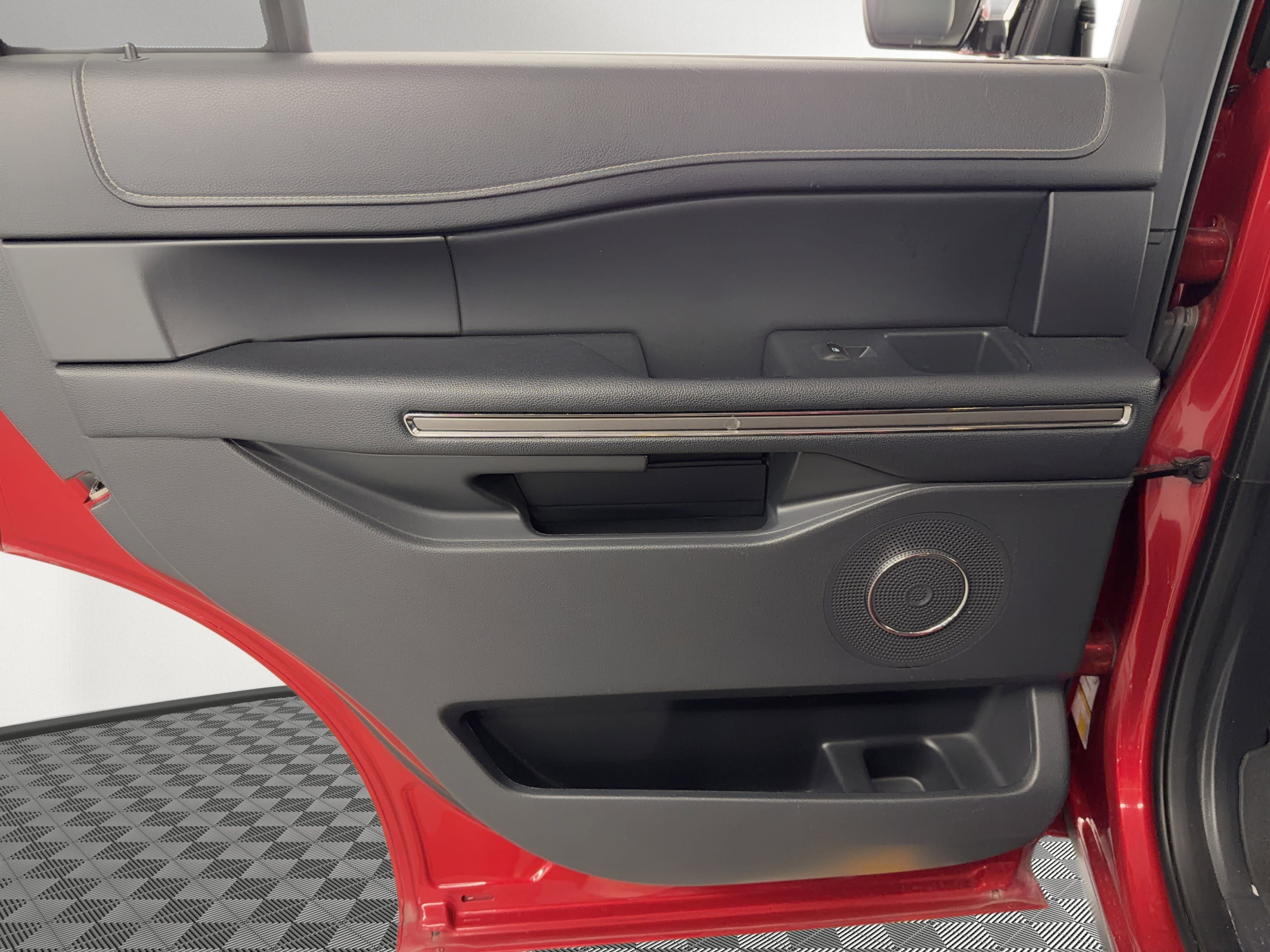 Used 2022 Ford Expedition XLT RWD image 17