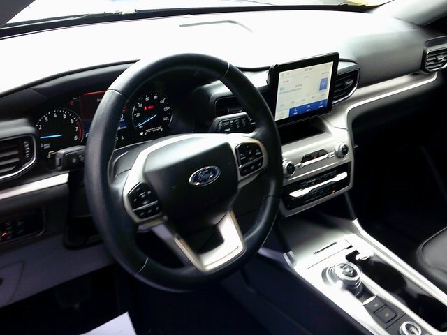 Used 2023 Ford Explorer XLT w/ Equipment Group 202A image 18