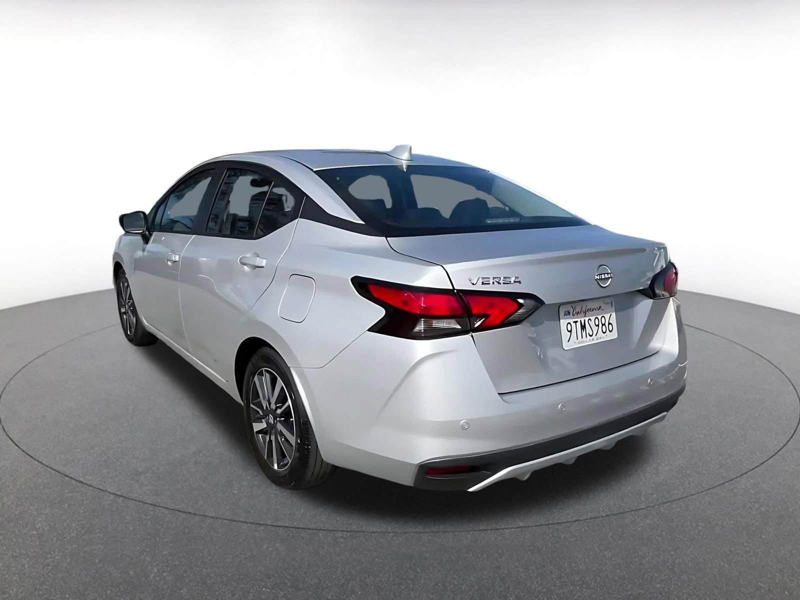 Used 2025 Nissan Versa SV FWD image 11