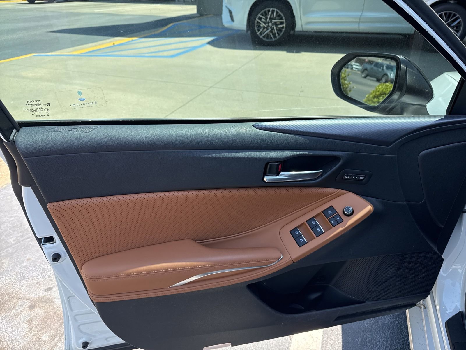 Used 2022 Toyota Avalon Touring w/ Advanced Safety Package image 6