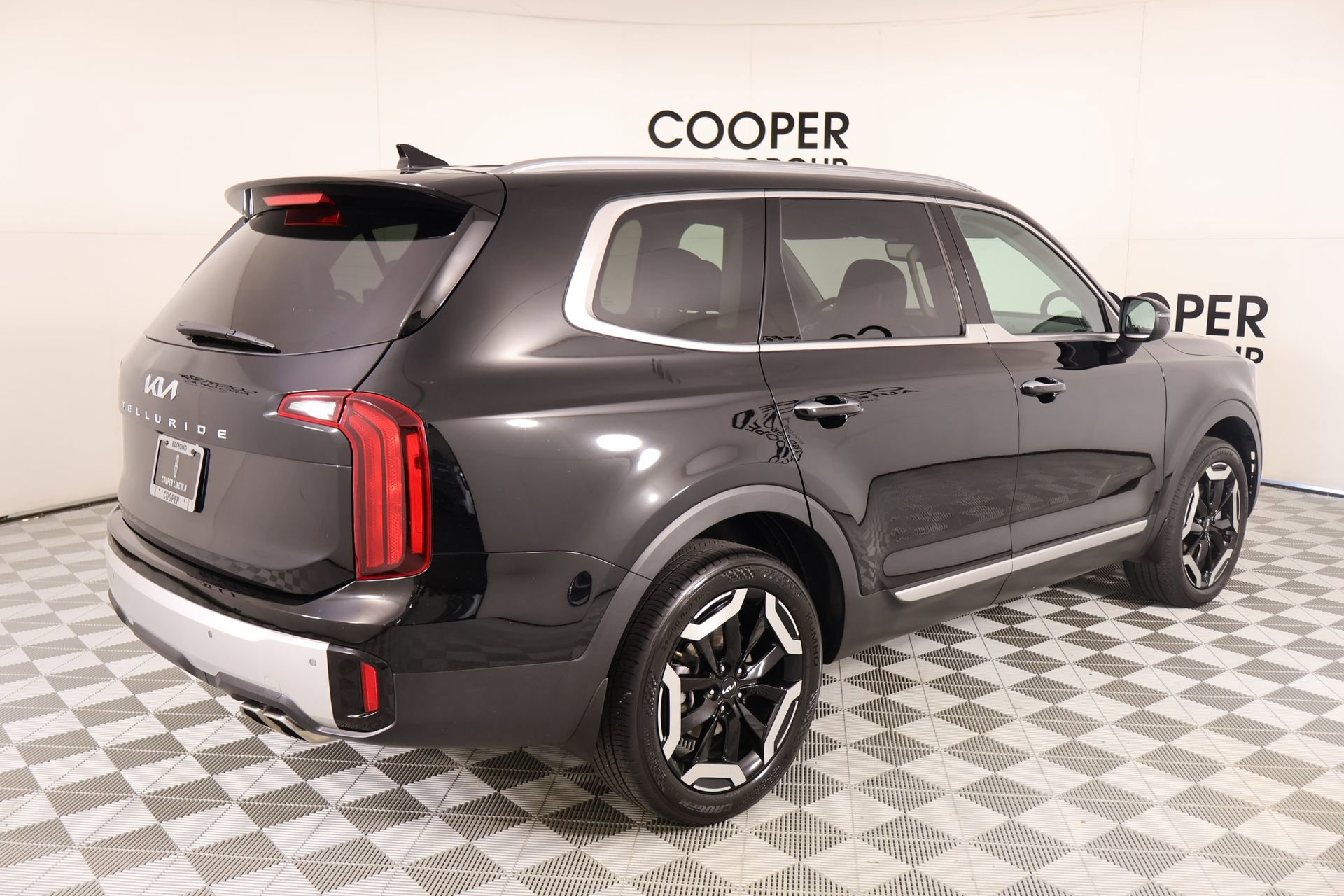 Used 2024 Kia Telluride S FWD image 22