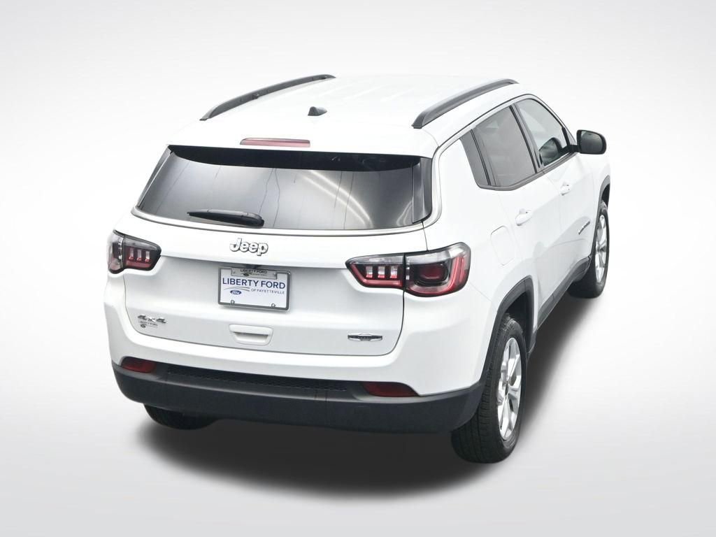 Used 2025 Jeep Compass Latitude image 29