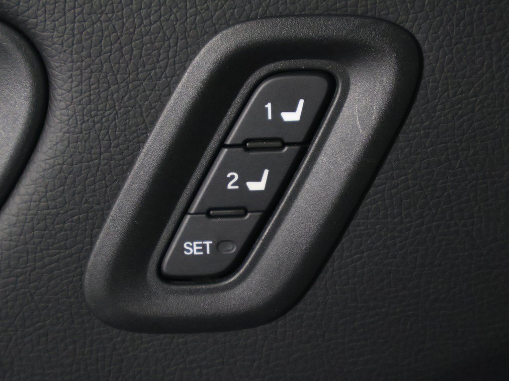 Used 2025 Honda Pilot EX-L image 37