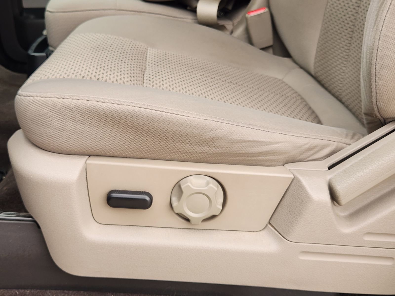 Used 2010 Ford F150 XLT AWD/4WD image 25
