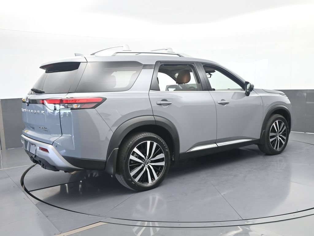 Used 2024 Nissan Pathfinder Platinum AWD/4WD image 6