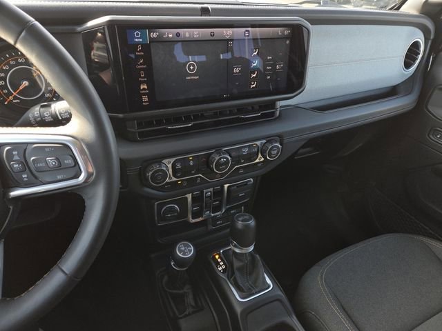 Used 2024 Jeep Wrangler Sahara image 35