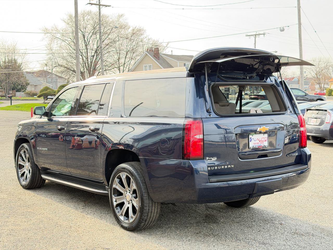 Used 2018 Chevrolet Suburban LT image 37