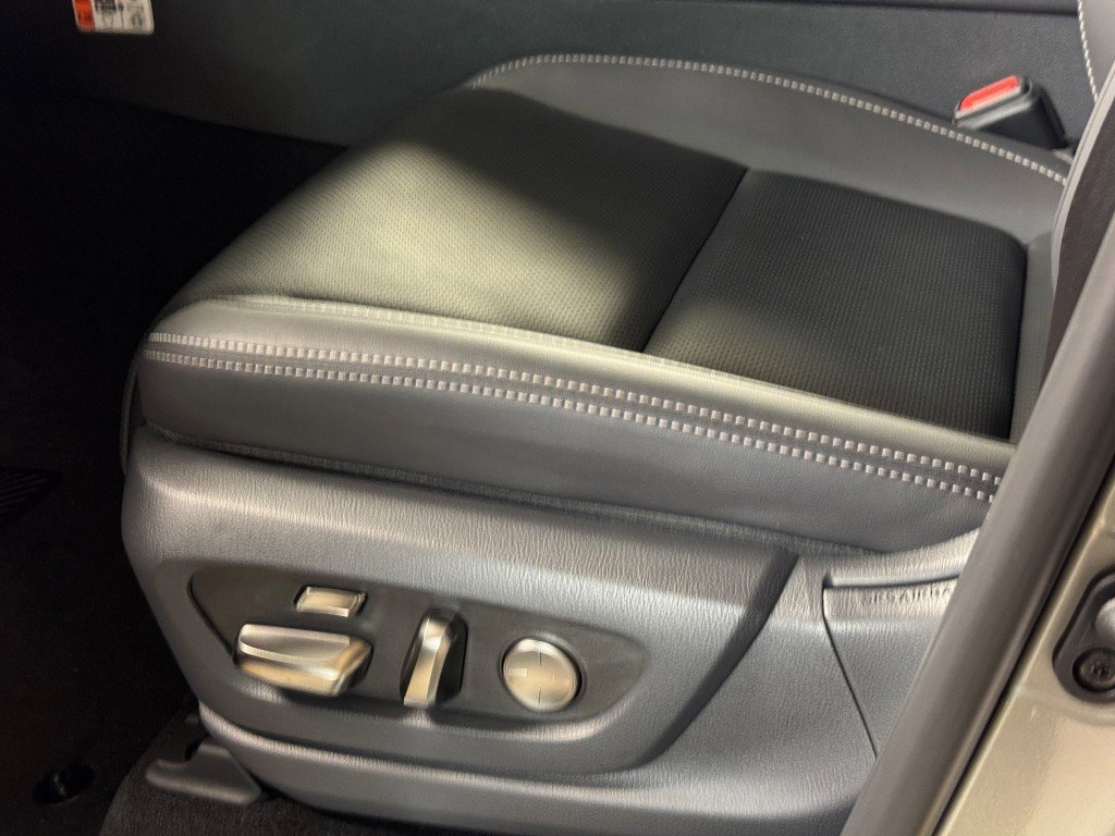 New 2025 Lexus LX 600 4WD w/ Luxury Package image 26