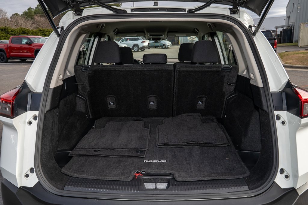 Used 2023 Nissan Rogue S image 5