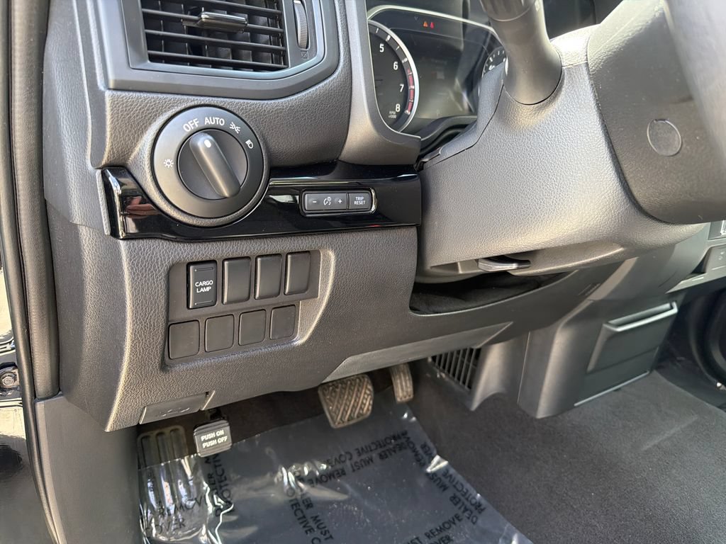 Used 2023 Nissan Titan SV RWD image 17