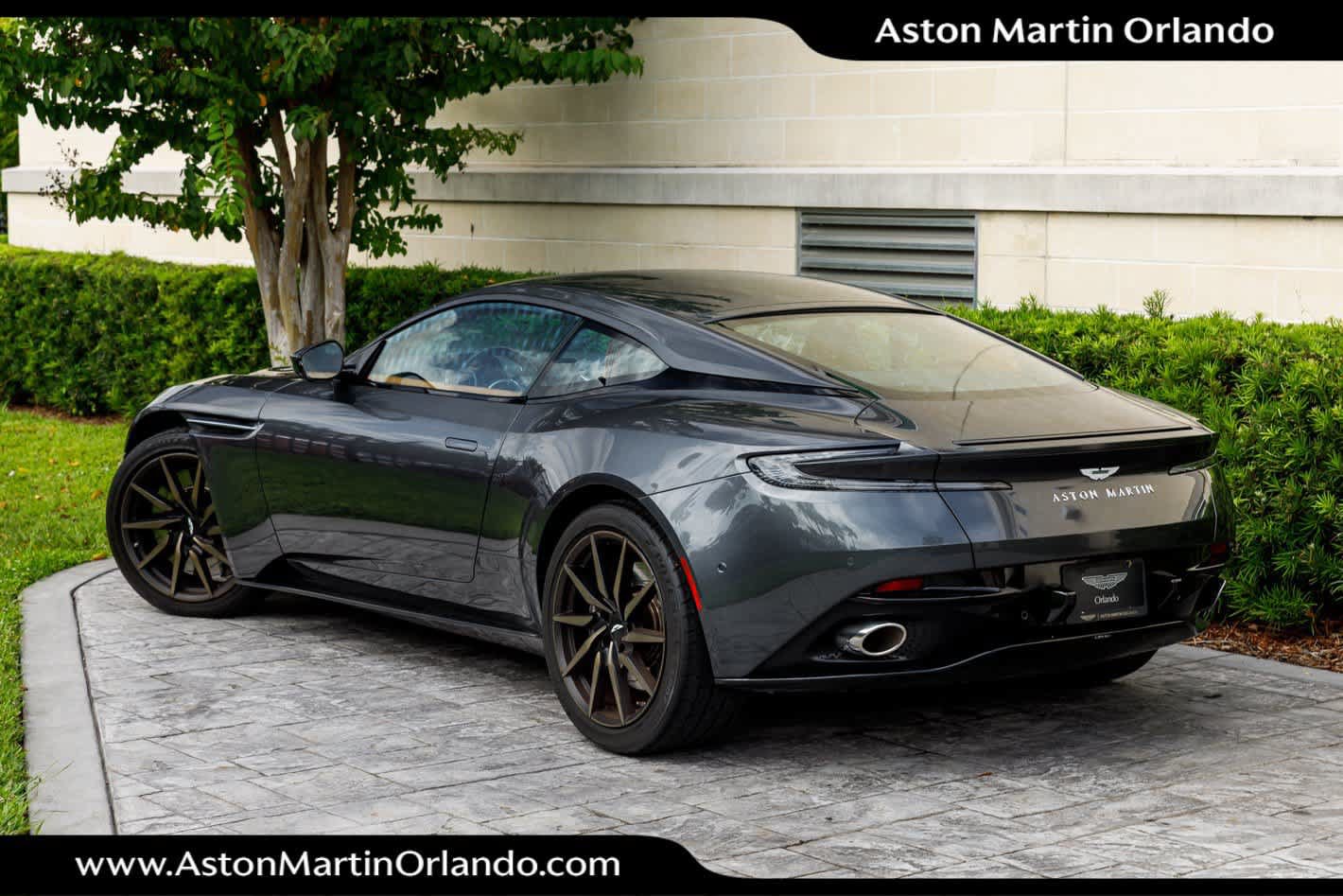 Used 2022 Aston Martin DB11 Coupe RWD image 2