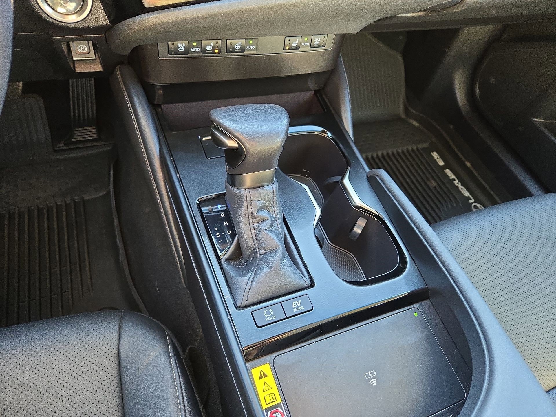 Certified 2025 Lexus ES 300h w/ Premium Package image 22