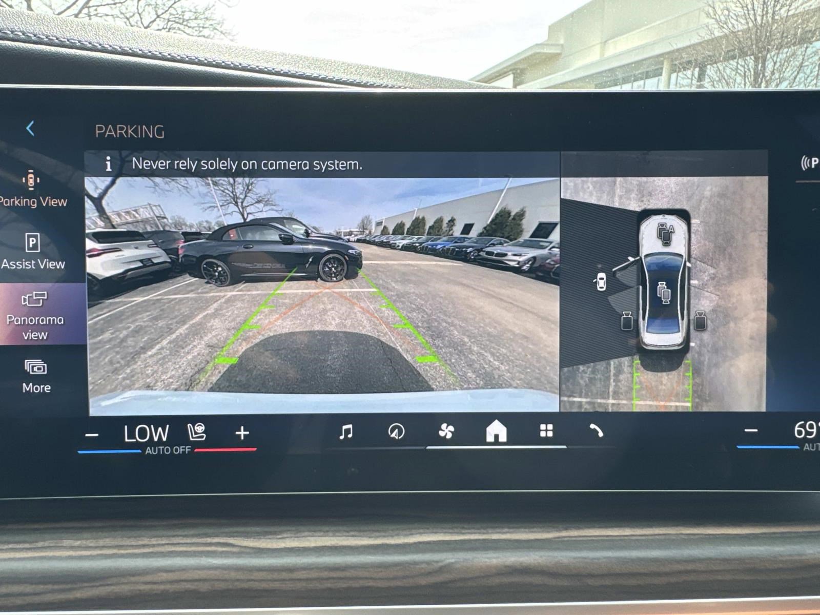 Certified 2024 BMW i7 xDrive60 w/ Executive Package image 25