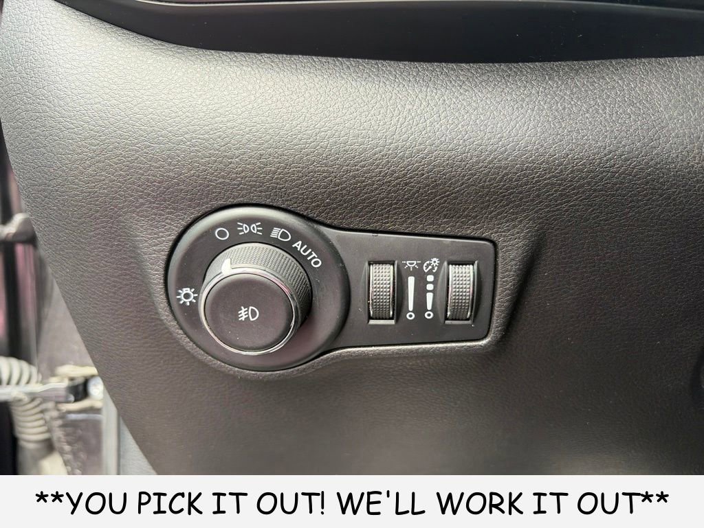 Used 2024 Jeep Compass Trailhawk AWD/4WD image 12