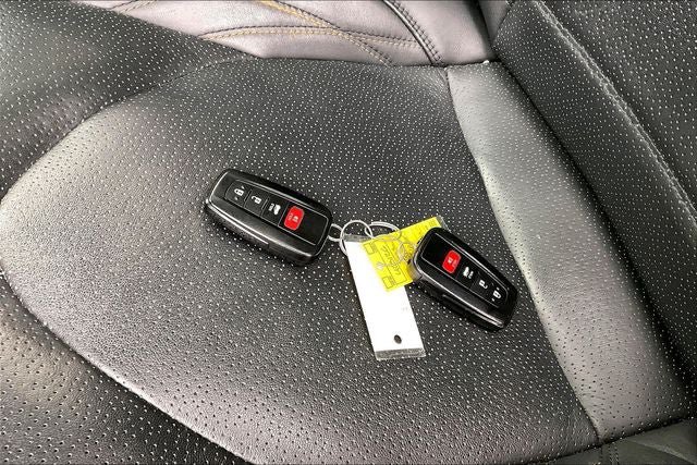 Used 2022 Toyota Avalon Limited w/ Advanced Safety Package FWD image 14