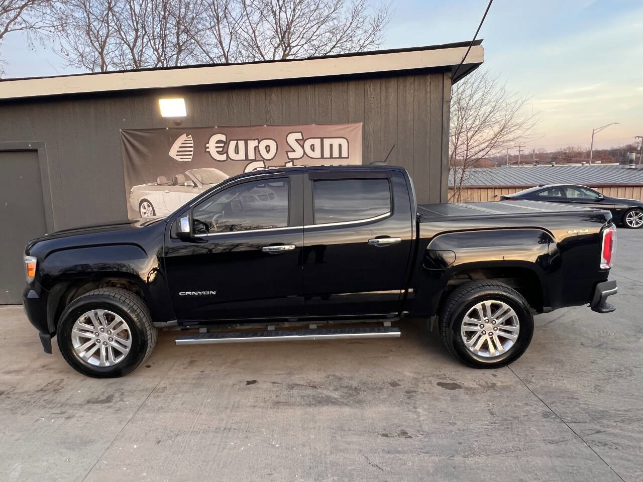 Used 2017 GMC Canyon SLT image 4