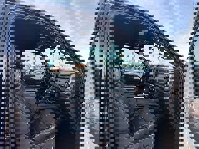 Used 2024 Ford F350 Platinum w/ Tremor Off-Road Package image 32