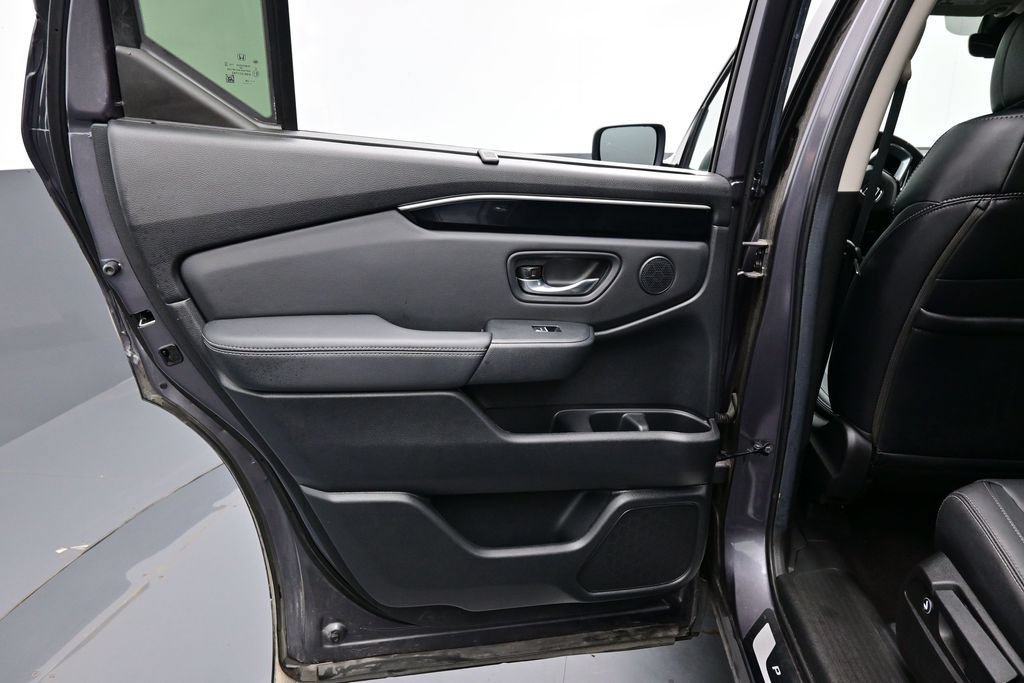 Used 2025 Honda Pilot EX-L image 25