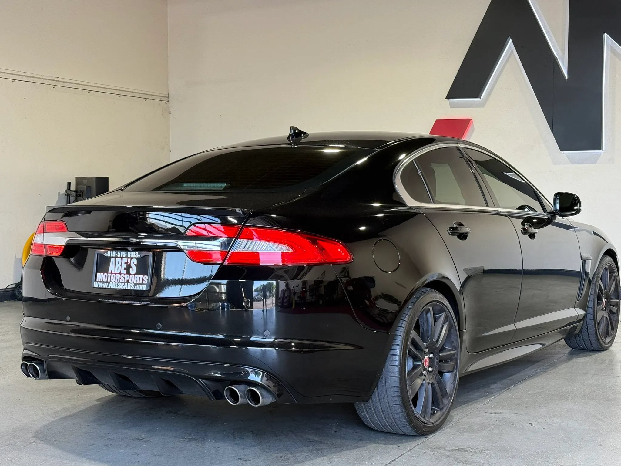 Used 2014 Jaguar XF R RWD image 4