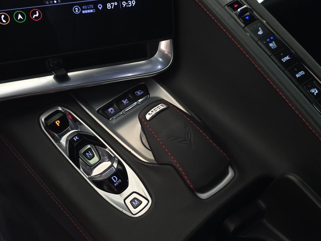 Used 2021 Chevrolet Corvette Stingray Premium Conv w/ Z51 Performance Package RWD image 24