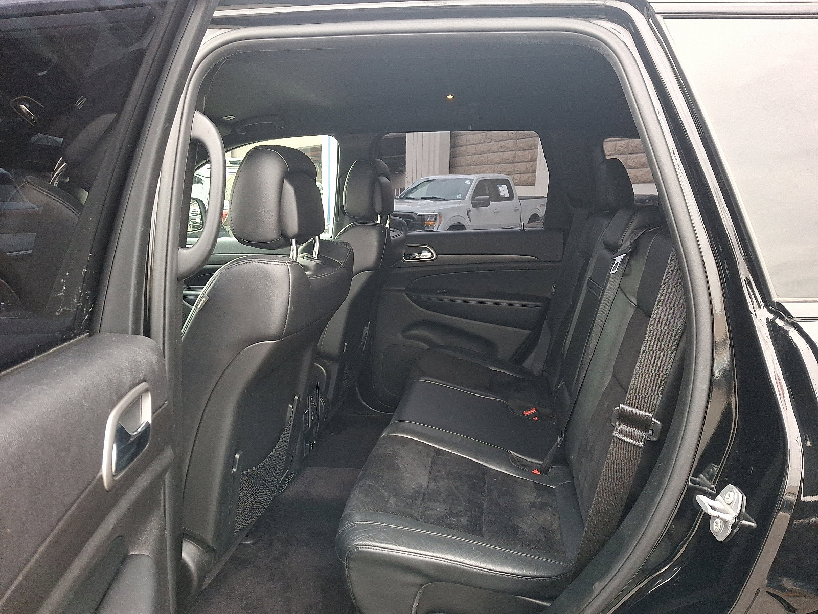 Used 2017 Jeep Grand Cherokee Altitude image 10