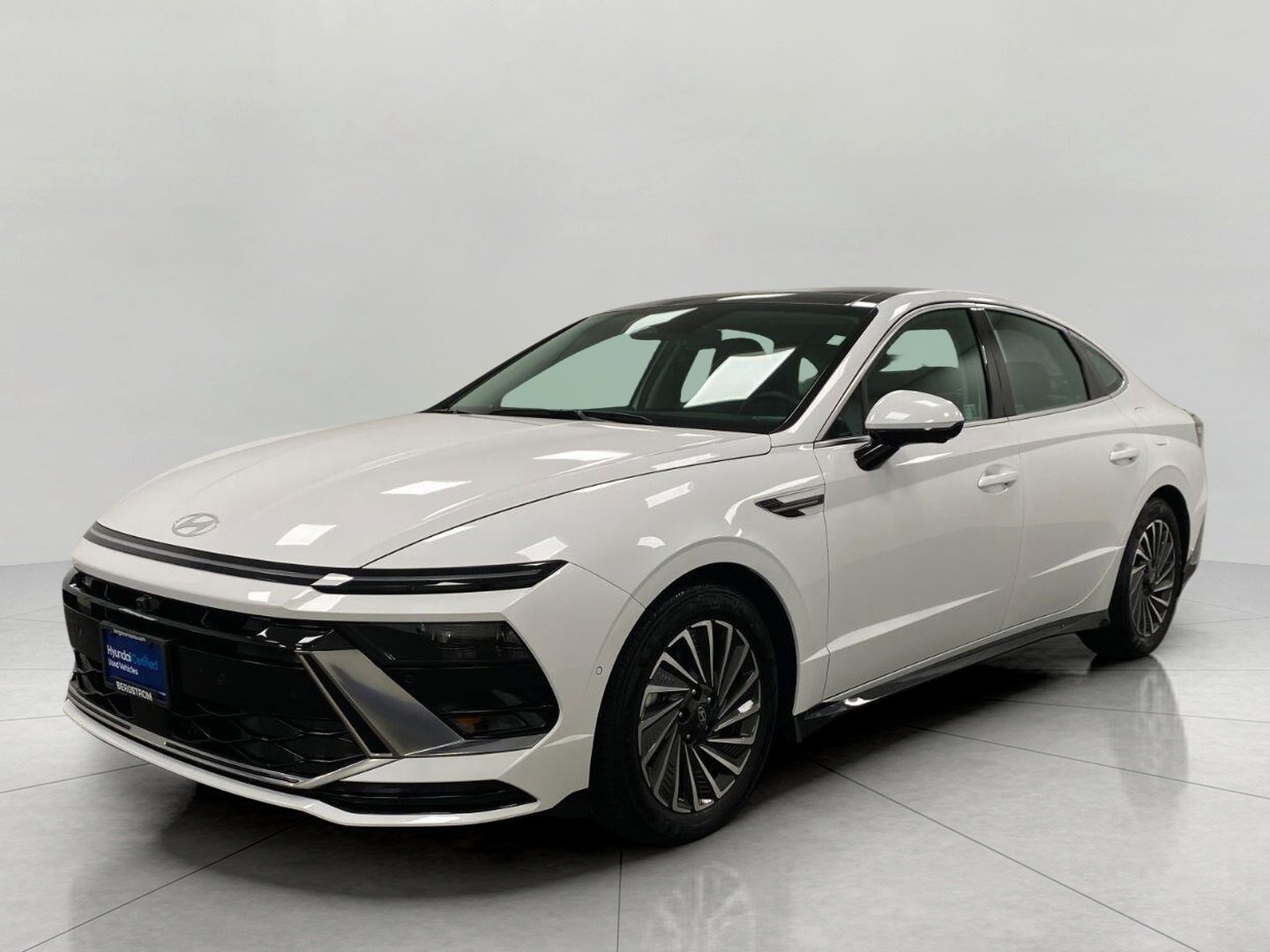 Certified 2025 Hyundai Sonata Limited FWD image 9