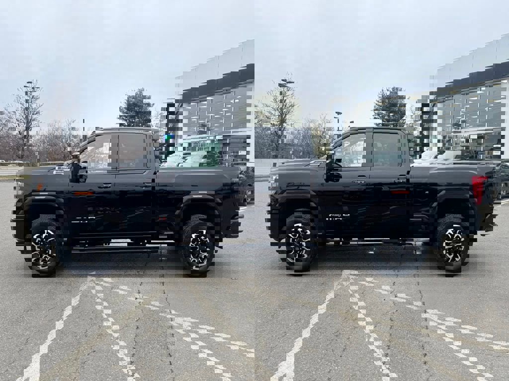 Used 2020 GMC Sierra 2500 AT4 w/ Technology Package image 2