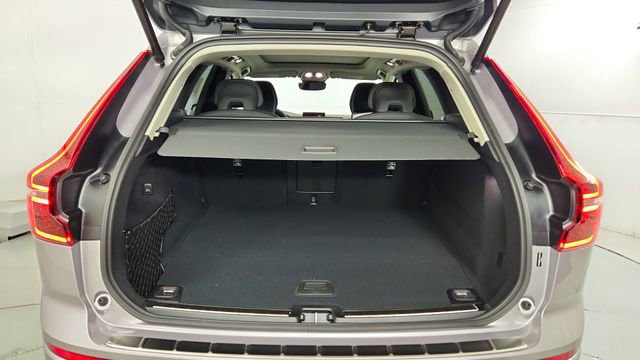 New 2026 Volvo XC60 T8 Plus w/ Climate Package PRO AWD/4WD image 38